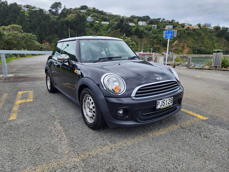 2012 MINI One64240603332482113