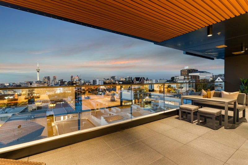 Last One Remaining with a Bathtub!64318094186370110