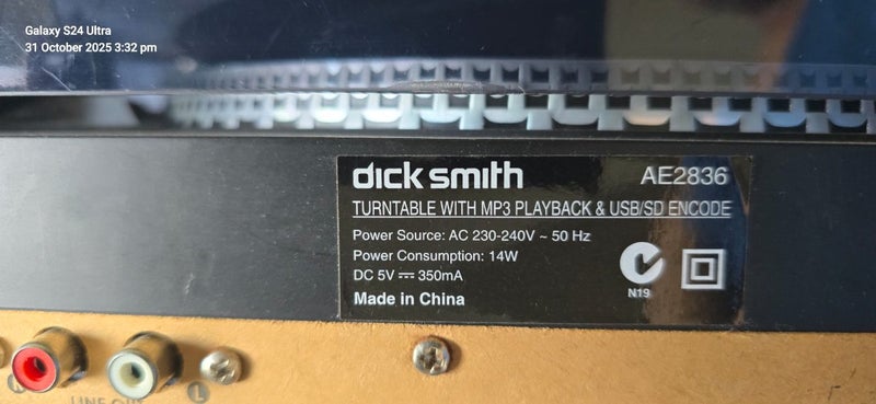 Turntable and LP records64240766863489112