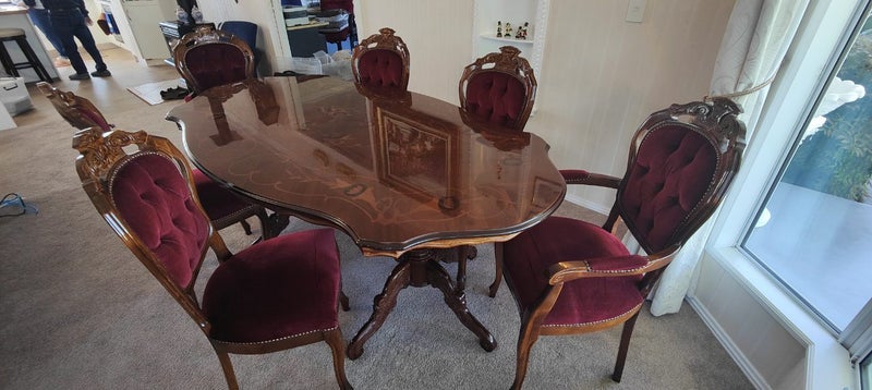 Antique table with 6 chairs64240930431618110