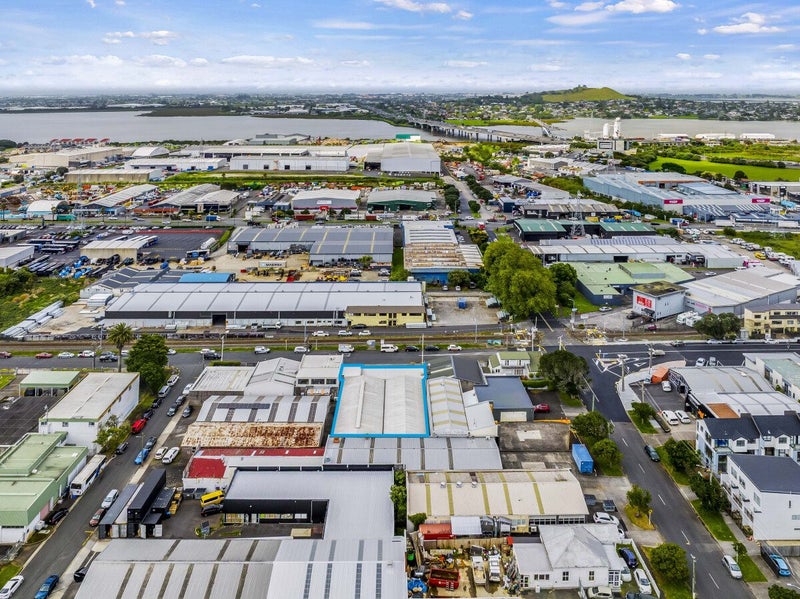 Think Outside The Box64241465395459113