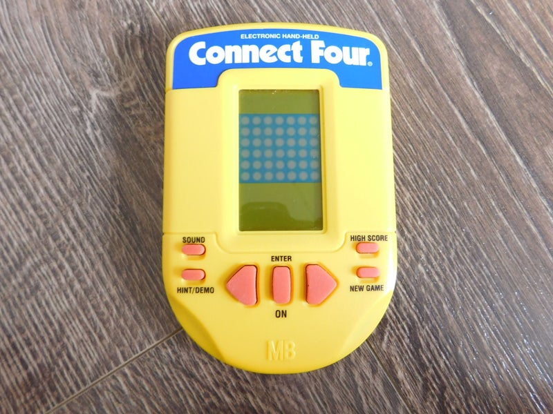 *Vintage* Electronic Hand Held Connect Four AA Battery Operated Carousel 1