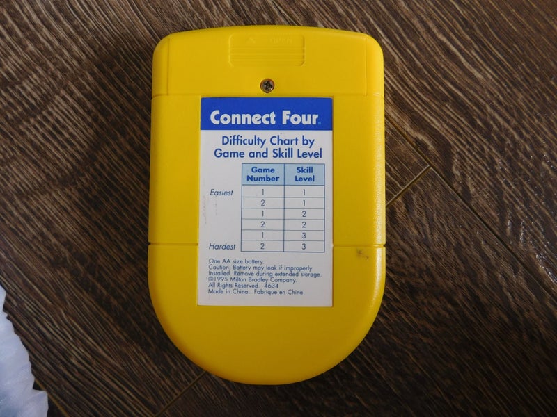 *Vintage* Electronic Hand Held Connect Four AA Battery Operated Carousel 2