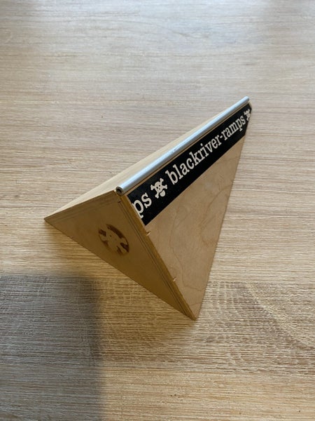 Blackriver fingerboard ramp - pole bank Carousel 2