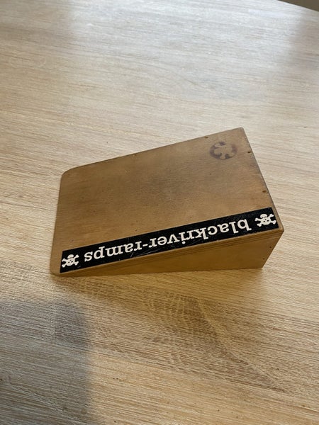 Blackriver fingerboard ramp - street kicker Carousel 1