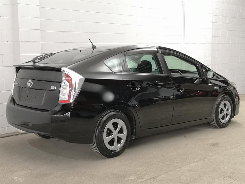 2013 Toyota Prius 1.8S Model with reversing cam...64242694768643111