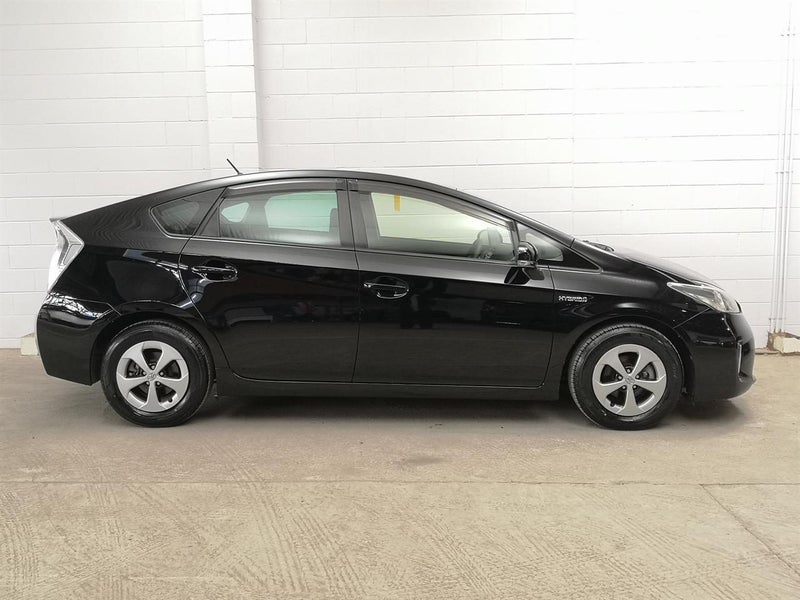 2013 Toyota Prius 1.8S Model with reversing cam...64242694768643112