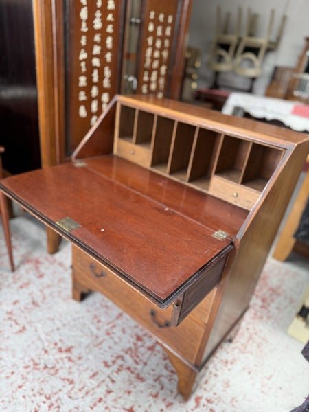 A Quality Sheraton Revival Walnut Marquetry Inlay Drop Front Writing Bureau Carousel 2
