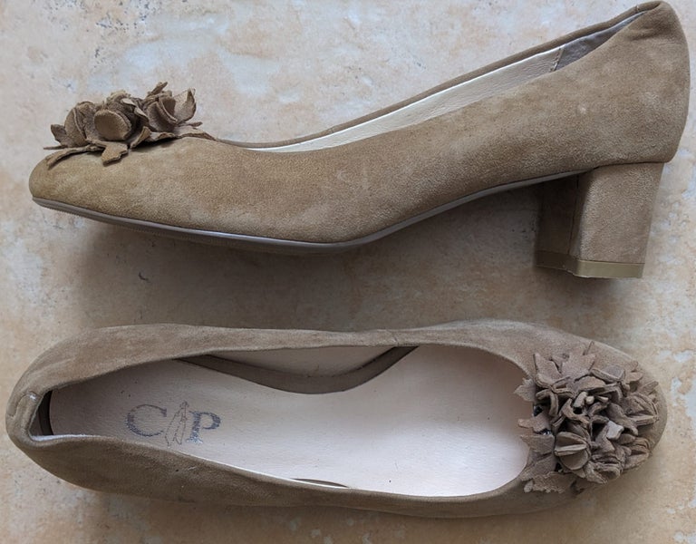 Genuine suede low heel shoes size 38 Carousel 1