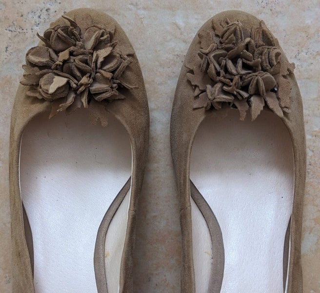 Genuine suede low heel shoes size 38 Carousel 5