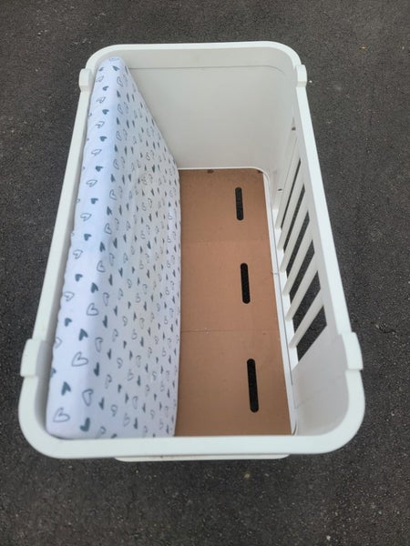 Infant crib. Carousel 3