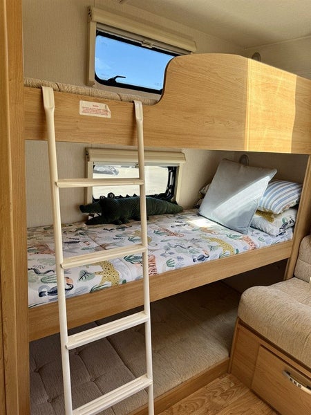 2011 Lunar Quasar64248544643969111