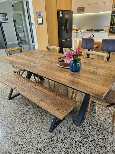 Table and Chairs64248945824514111