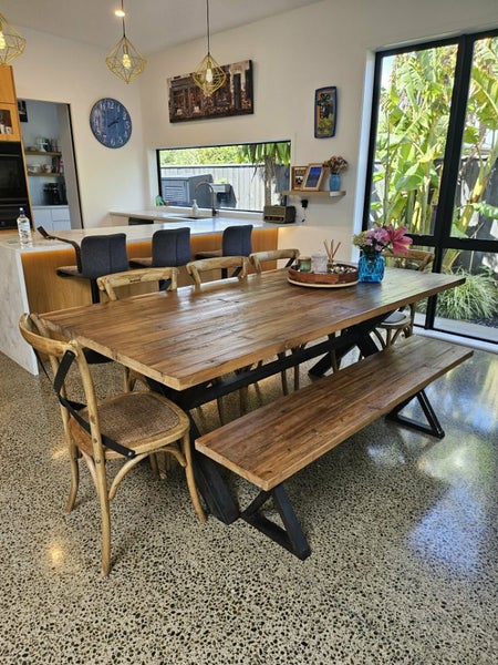 Table and Chairs64248945824514112