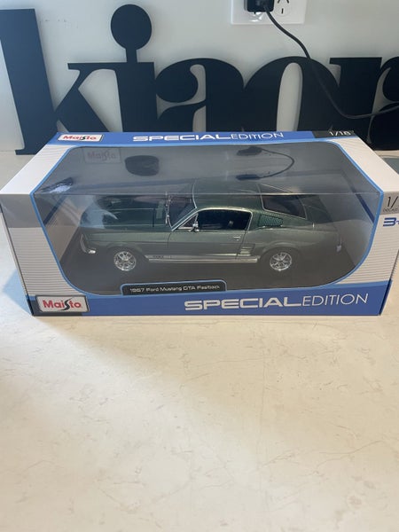 1:18 Scale die cast Models64249479797121114