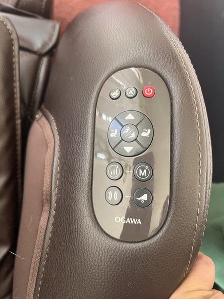 Ogawa Genix Massage Chair (Model OS3159S) Carousel 4