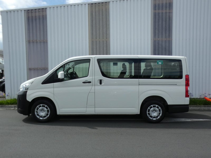 2021 Toyota Hiace ZR MINI BUS 10 SEATERS64250290453505113