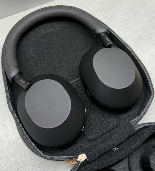 SONY WH-1000XM5 Wireless Noise Cancelling Headphones (Black) Carousel 1