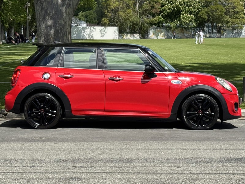 2015 MINI Cooper S 2.0 Turbo - 6-Speed Auto --...64250988668163111