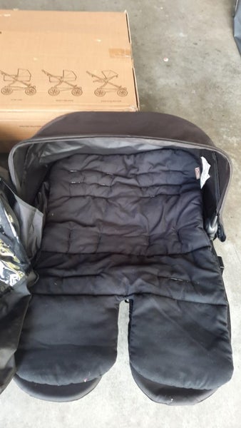 Mountin Buggy carrycot plus for twins including storm cover64251290622851113