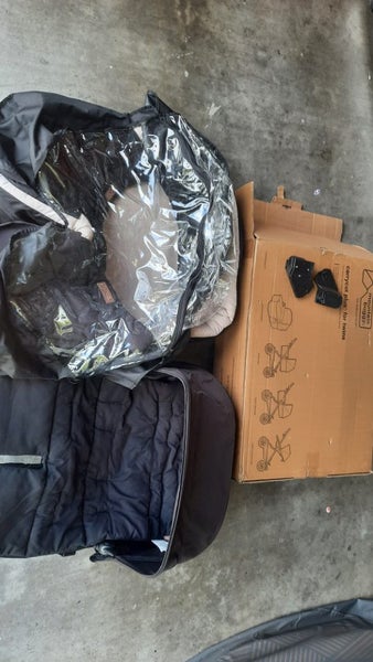 Mountin Buggy carrycot plus for twins including storm cover64251290622851114