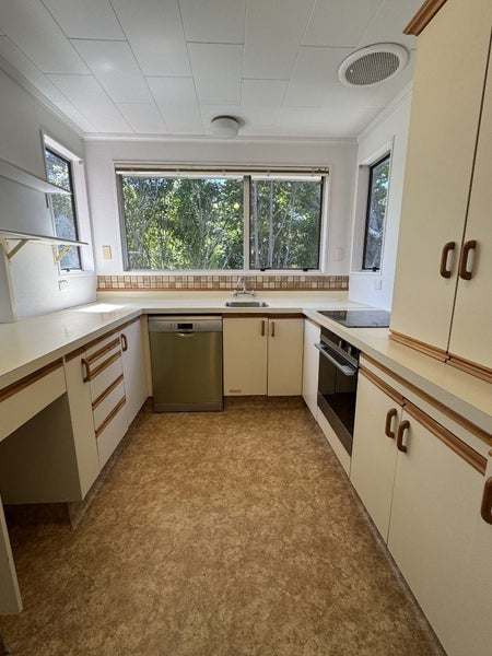 Lower Hutt, 3 bedrooms64251927696897111