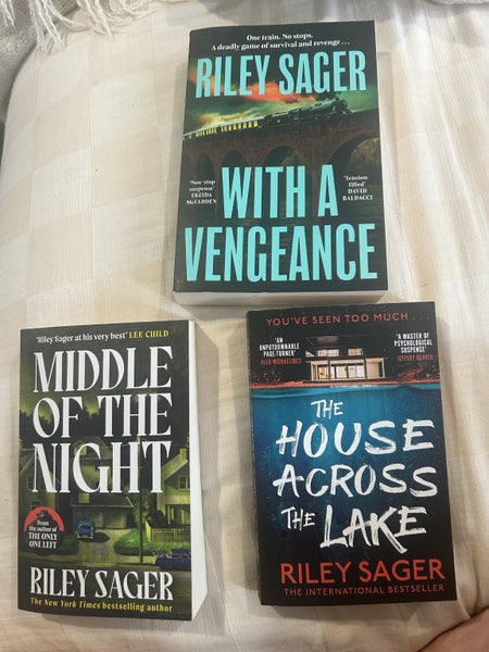 3x recent Riley Sager Books64252059610113110