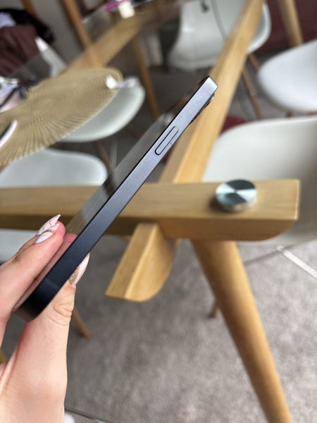 iPhone 1364252209794563113