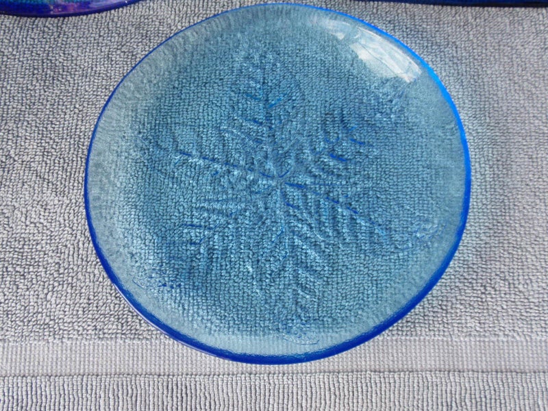 Beautiful vintage Blue Glass decorative bowls x 3 Carousel 2