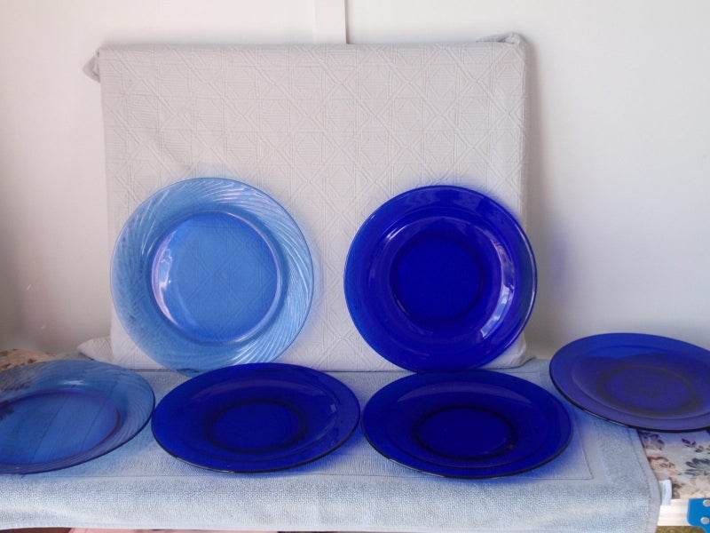 Beautiful vintage Blue Glass Plates x 6. Carousel 1