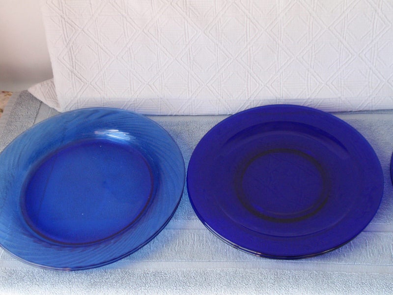 Beautiful vintage Blue Glass Plates x 6. Carousel 5