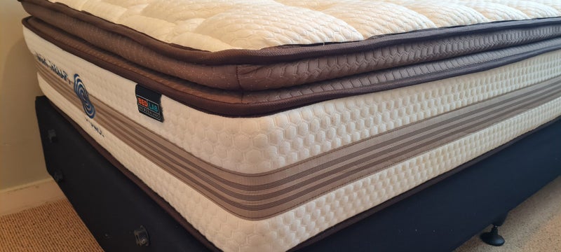 King Single Mattress & Base64252847259139111