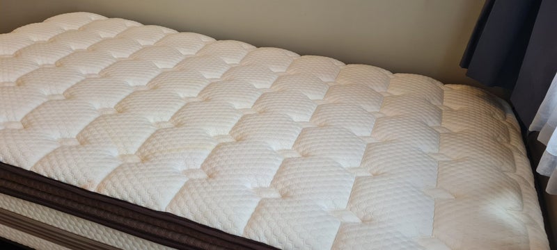 King Single Mattress & Base64252847259139112