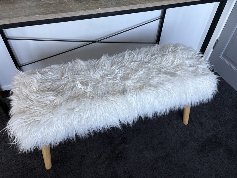 Faux fur long stool/seat Carousel 1
