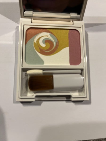 POLA colour blend powder concealer Carousel 1