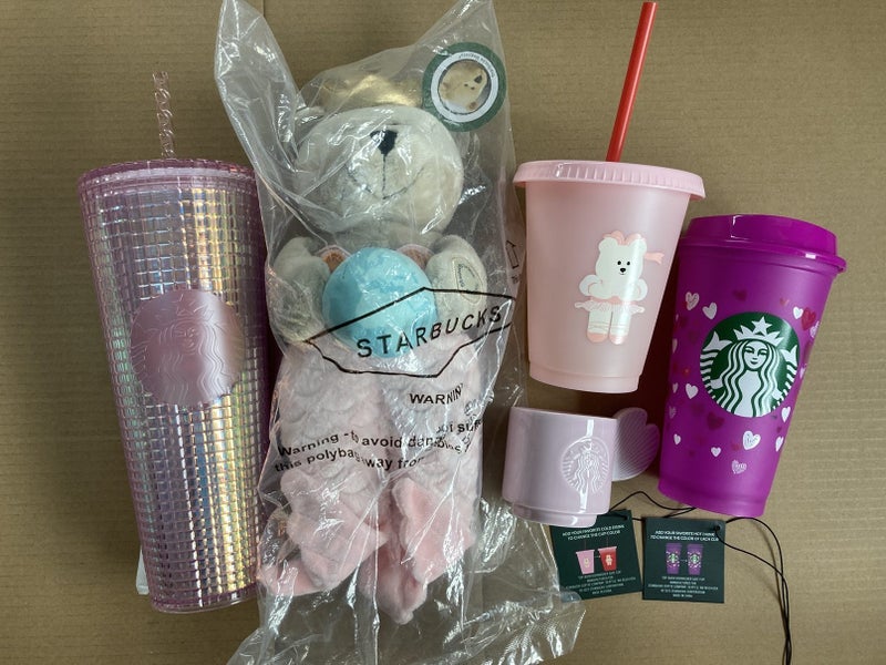 Starbucks Pink Gift Set (5 items + bonus collactable item) Carousel 1