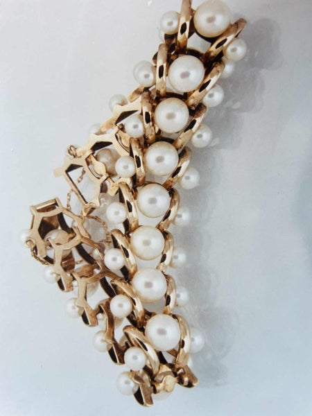 Antique Pearl & Gold Bracelet Carousel 1