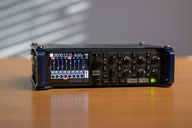 Zoom F8n - MultiTrack Field Recorder64259320241667110