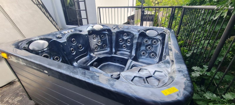 Unwind Optix XL Spa Pool64370121696898112