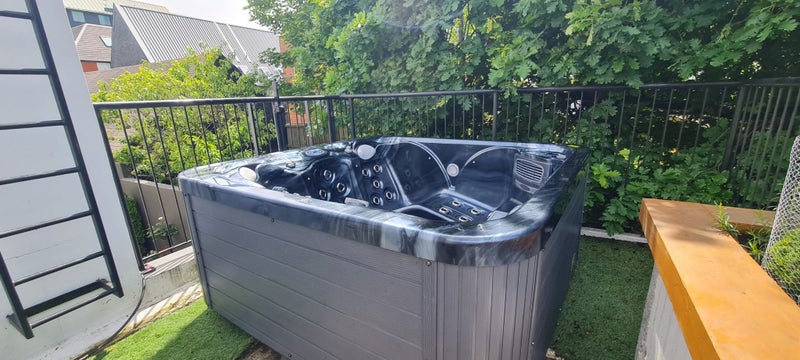 Unwind Optix XL Spa Pool64370121696898111