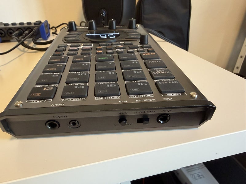 Roland SP404 MK2 Creative Sampler and Effector64262244385155112