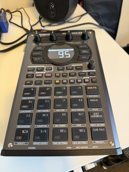 Roland SP404 MK2 Creative Sampler and Effector64262244385155110