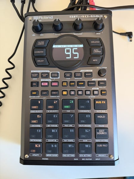 Roland SP404 MK2 Creative Sampler and Effector64262244385155111