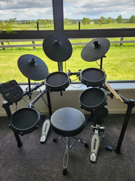 ALESIS NITRO MAX KIT 8-PIECE ELECTRONIC DRUMKIT 3 CYMBALS & NITRO DRUM kit64263082147459110