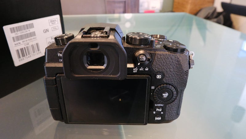 Panasonic Lumix G95 + 12-35 F2.8 & Accessories64372805582849111