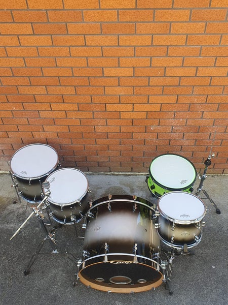 PDP Platinum Series Maple 5 PC Drum Set – Stardust Black to Silver Fade Sparkle64263411923073110