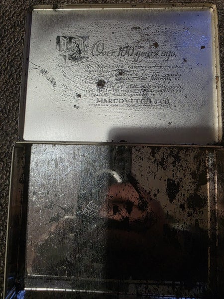 Tobacco tin rear 1 Carousel 2