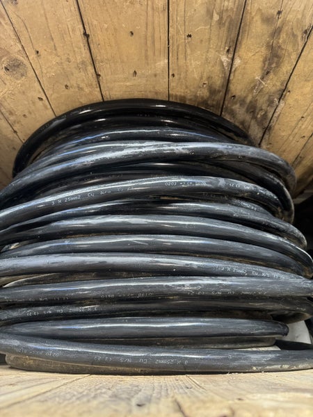 *** 25MM2 3-core copper neutral screen main cable *** Carousel 2