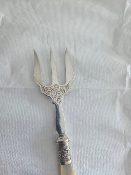 Bread fork, mother of pearl & epns silver Carousel 2