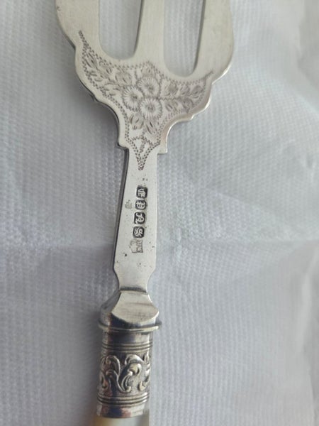 Bread fork, mother of pearl & epns silver Carousel 5